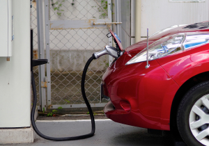 EVカーを充電しているイメージ写真