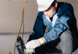 作業しているスタッフ